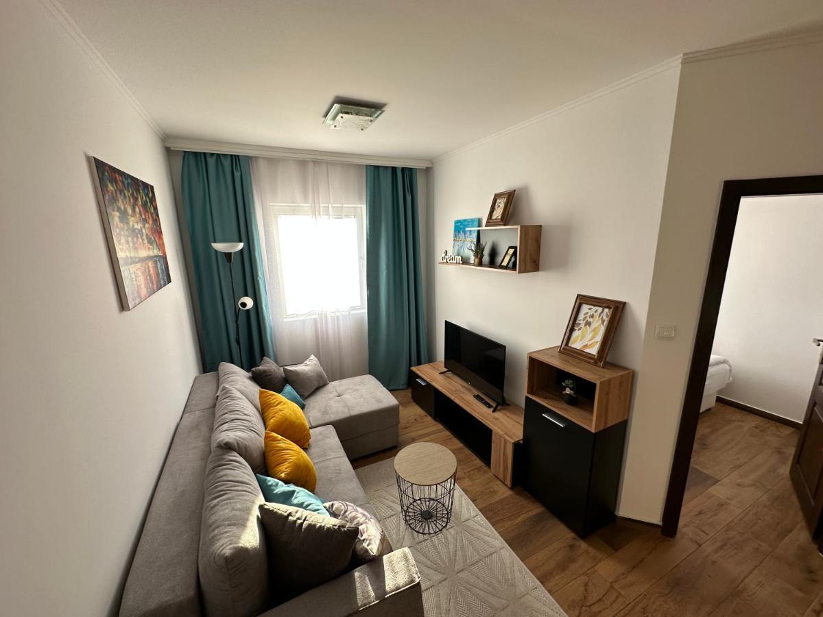 Sky Lux Apartmani Surčin Exteriér fotografie