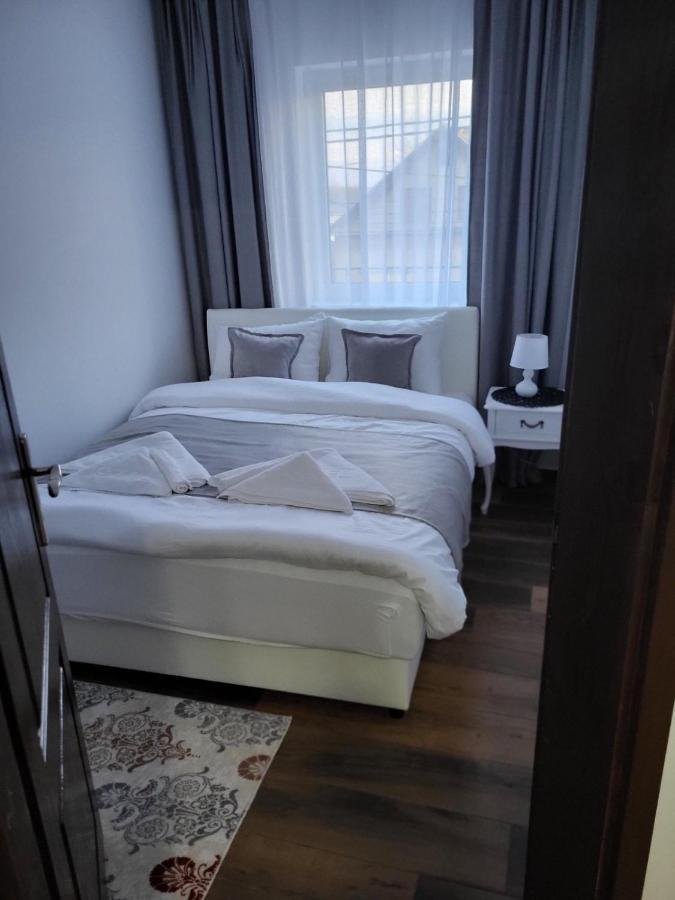 Sky Lux Apartmani Surčin Exteriér fotografie