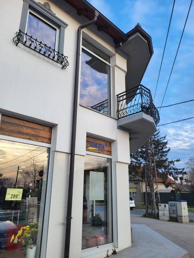 Sky Lux Apartmani Surčin Exteriér fotografie
